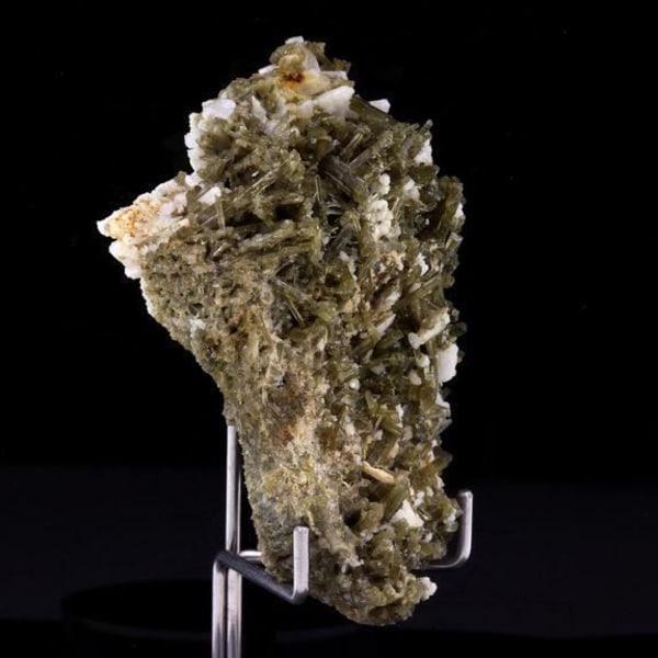 Stenar och mineraler. Klinozoisite. 204,5 cent. Marine de Scala, Canari, Haute-Corse, Frankrike.