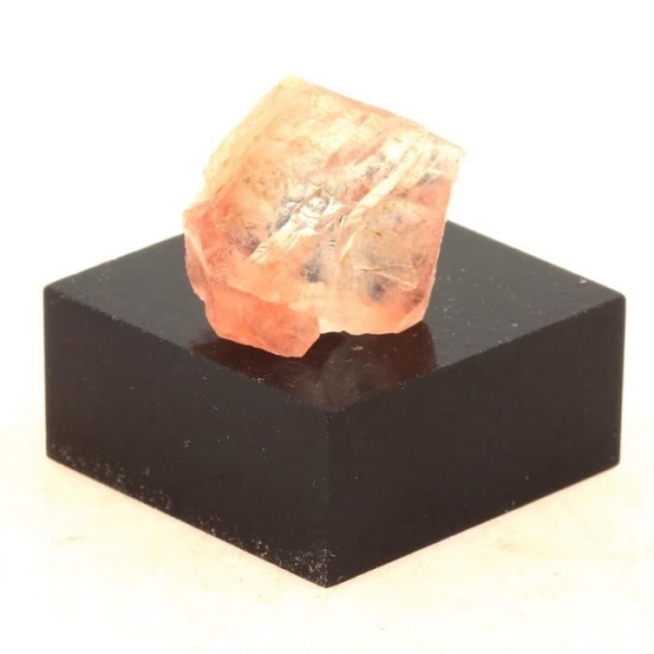 Stenar och mineraler. Rosa fluorit. 6,93 cent. Mont Blanc-massivet, Frankrike.