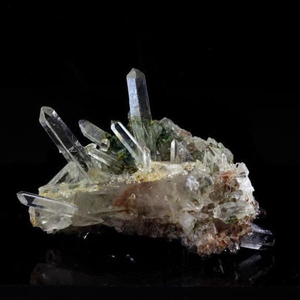 Stenar och mineraler. Kvarts + Malakit. 169,5 cent. La Gardette-gruvan, Bourg d'Oisans, Isère, Frankrike.