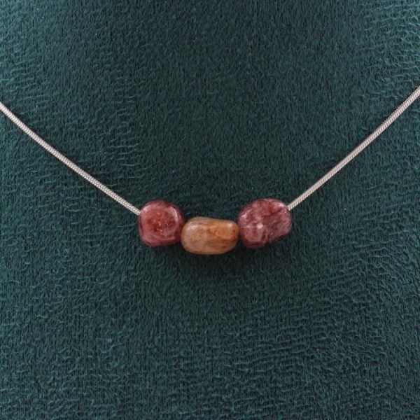Stenar och mineraler. 3 brasiliansk rubin pärlhalsband Rostfritt stål kedja Halsband för kvinnor och män. Anpassningsbar storlek.