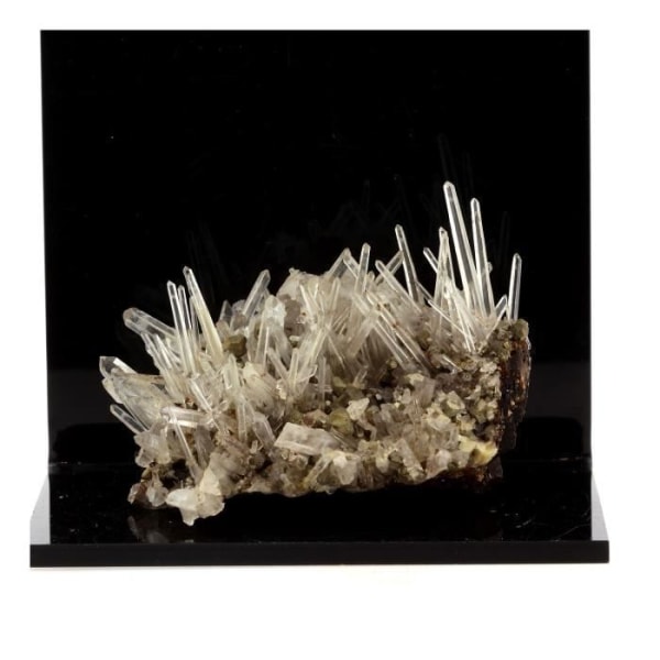 Stenar och mineraler. Pyrit + kvarts. 785,0 ct. Saint Pierre de Mésage, Frankrike.