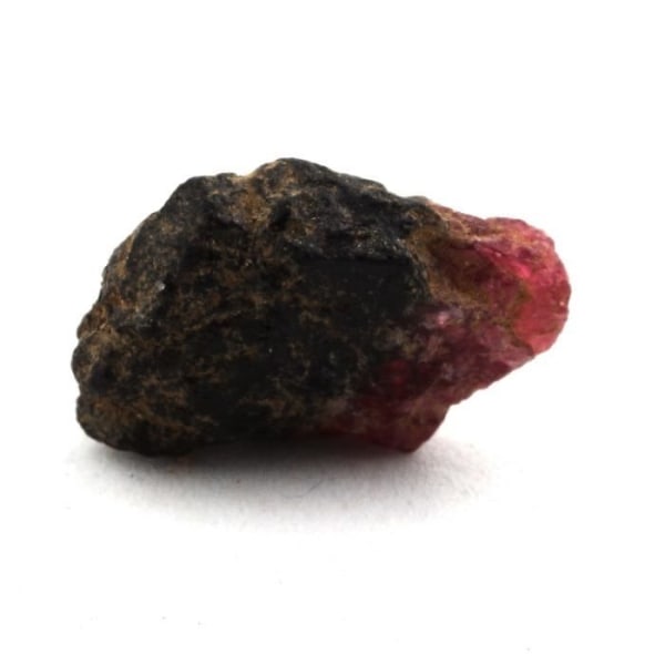 Stenar och mineraler. Rhodolit granat. 6,20 cent. Madagaskar.