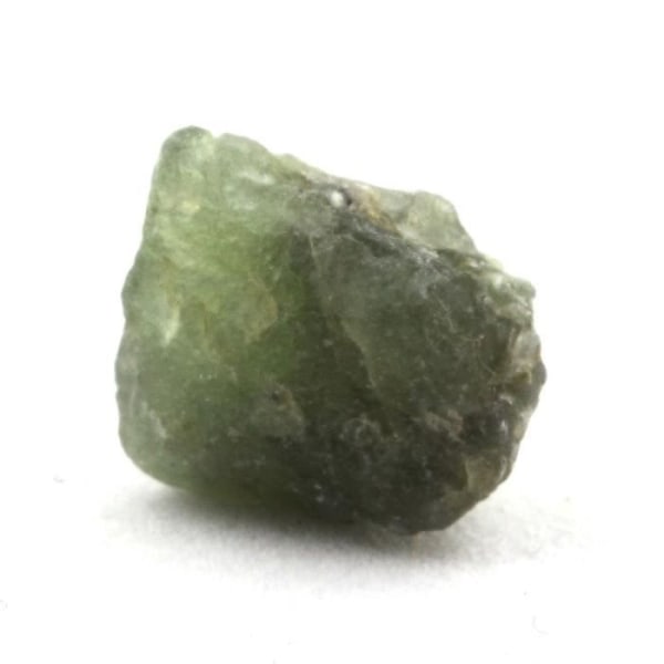 Stenar och mineraler. Peridot. 3,49 cent. Almklovdalen, Vanylven, Norge.