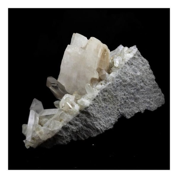 Stenar och mineraler. Kvarts + Kalcit. 1085,0 cent. Plan du Lac, Oisans, Savoie, Frankrike.