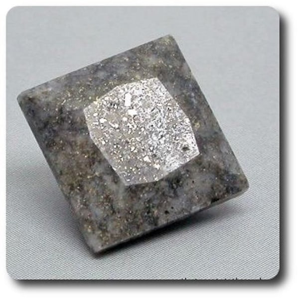 Stenar och mineraler. 3.88 ct SILVER I MATRIX Imitate Mine, Marocko.