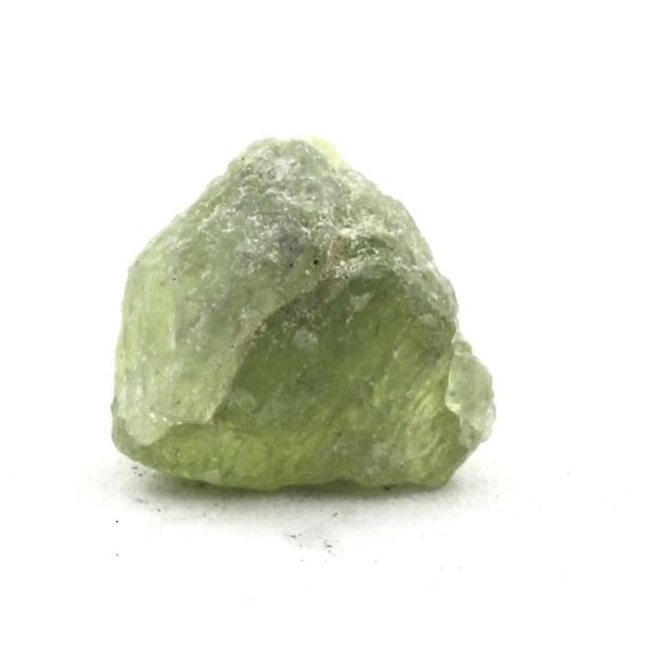 Stenar och mineraler. Peridot. 5,61 cent. Almklovdalen, Vanylven, Norge.