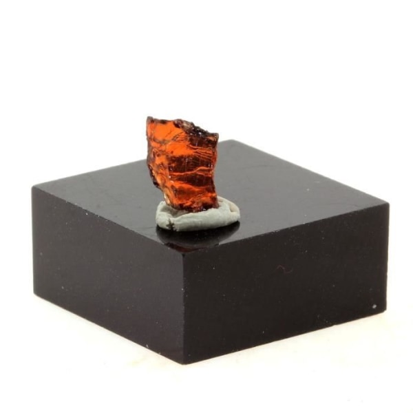 Sten og mineraler. Rhodolit granat. 0,87 ct. Lokiriama, Lodwar, Kenya.