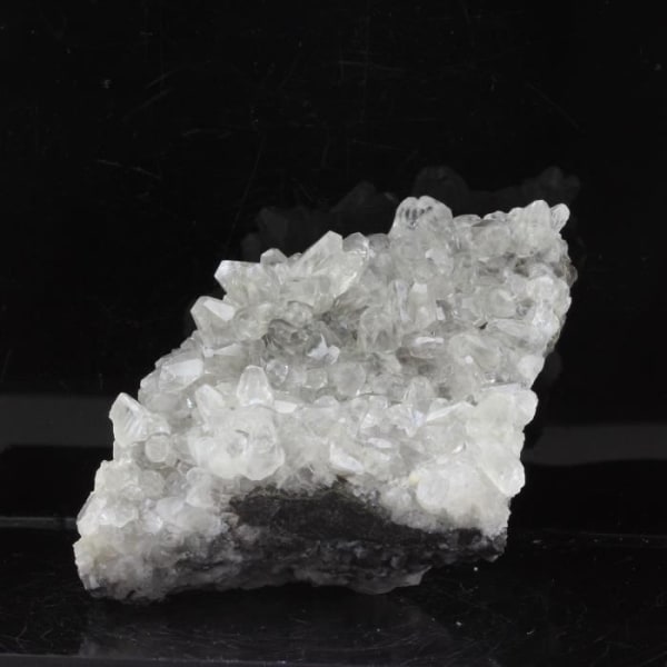 Stenar och mineraler. Kalcit. 418,70 cent. Anduze, Gard, Occitanie, Frankrike.