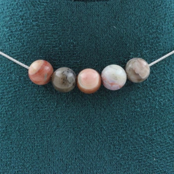 Stenar och mineraler. Halsband 5 pärlor Förstenat trä 8 mm. Rostfri kedja Halsband för kvinnor, män. Anpassningsbar storlek.