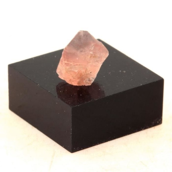 Stenar och mineraler. Rosa fluorit. 4,19 ct. Mont Blanc-massivet, Frankrike.
