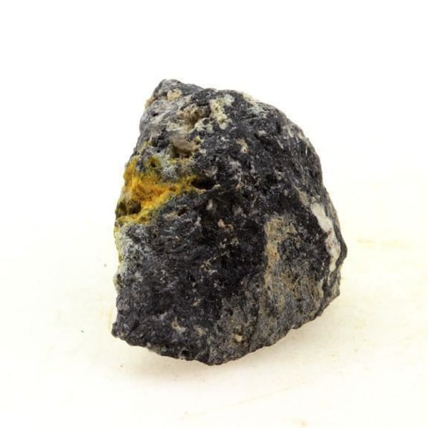 Sten og mineraler. Plumbotsumite + Cerussite + Mimetite. 108,0 ct. Les Molérats, Saint-Prix, Frankrig.