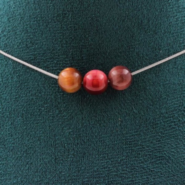 Stenar och mineraler. Halsband med 3 tvåfärgade persika Tiger's Eye pärlor 8 mm. Stålkedja Halsband för kvinnor, män. Anpassad storlek