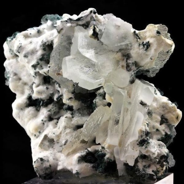 Stenar och mineraler. Mordenit + Barite. 545,5 cent. Jalgaon District, Maharashtra, Indien..