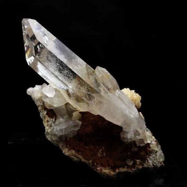 Stenar och mineraler. Kvarts + Limonit. 185,0 cent. Freney d'Oisans, Bourg d'Oisans, Frankrike..