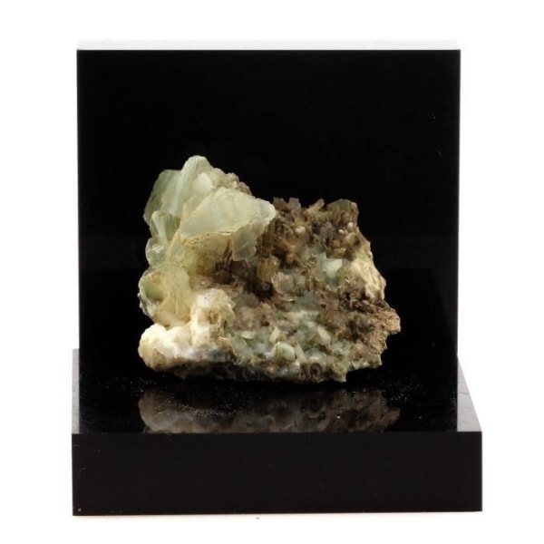 Stenar och mineraler. Prehnite + Epidot. 59,8 ct. La Combe de la Selle, Bourg d'Oisans, Frankrike..