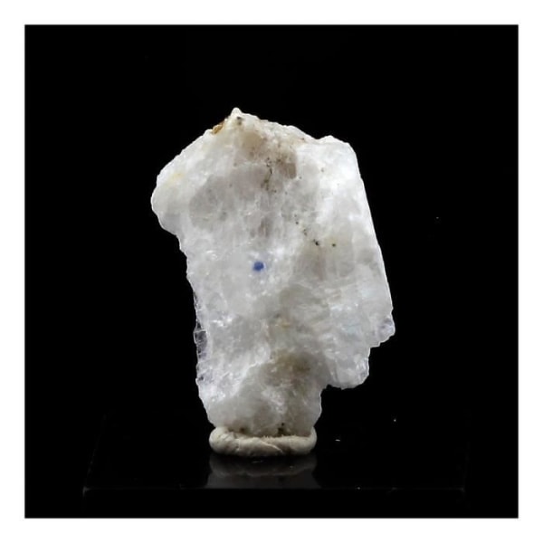 Stenar och mineraler. Koboltspinell i marmor. 5,0 ct. Khe Khi, Luc Yen, Vietnam.