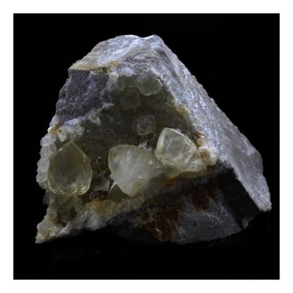 Stenar och mineraler. Kalcit. 647,0 ct. La Sambre Quarry, Landelies, Belgien.