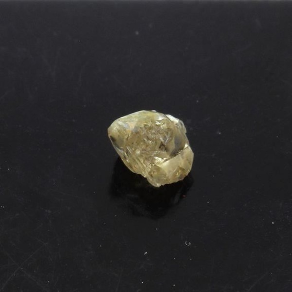 Stenar och mineraler. Oslipad diamant. 0,305 ct. Vaal river Mining District, Sydafrika.