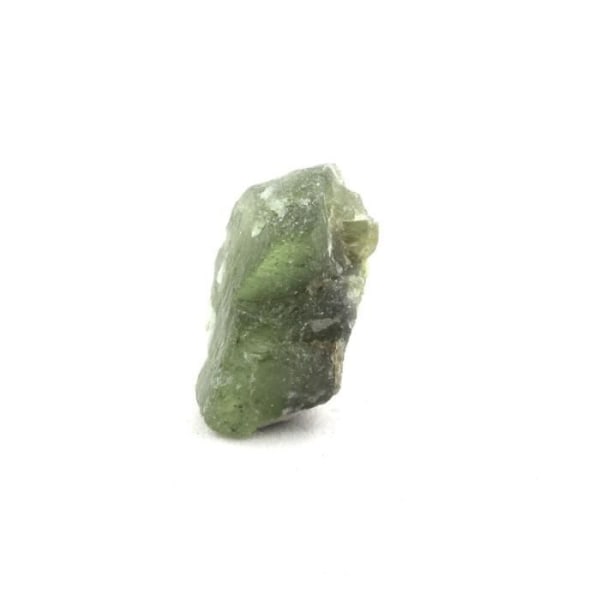 Stenar och mineraler. Peridot. 5,77 cent. Almklovdalen, Vanylven, Norge.