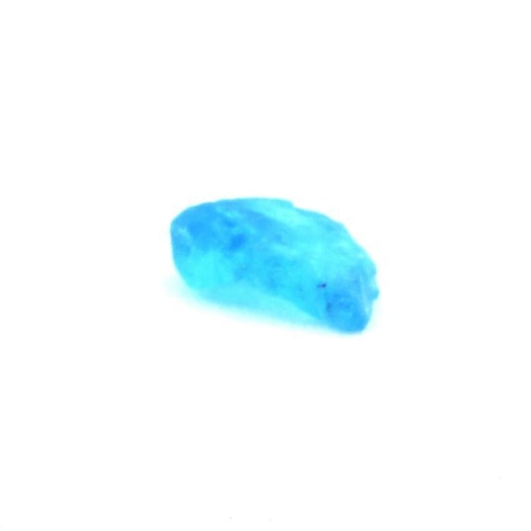Stenar och mineraler. Neonblå apatit. 0,89 ct. Betroka, Anosy, Madagaskar.