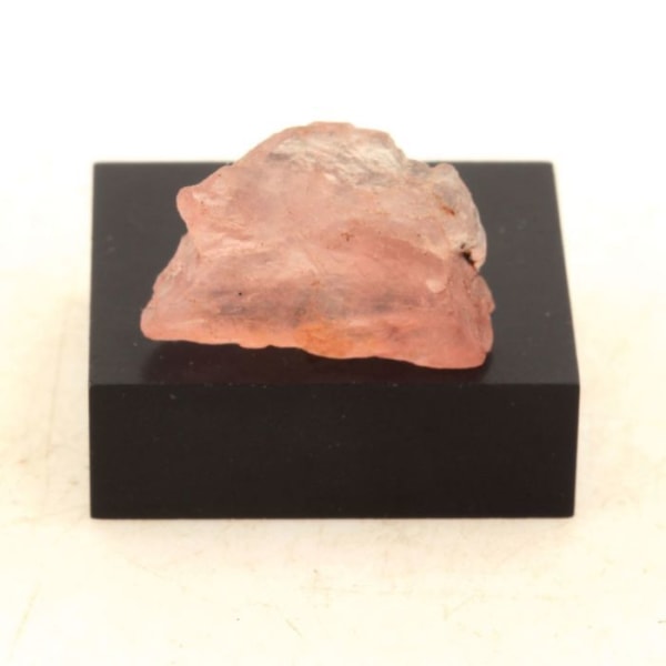 Stenar och mineraler. Rosa fluorit. 17 ct. Mont Blanc-massivet, Frankrike.