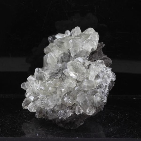 Stenar och mineraler. Kalcit. 243,05 cent. Anduze, Gard, Occitanie, Frankrike.