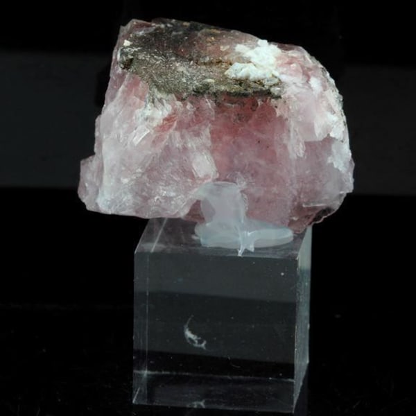 Stenar och mineraler. Rosa fluorit. 261,5 cent. Mont Blanc-massivet, Frankrike.