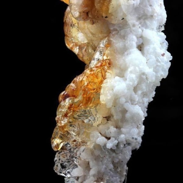 Stenar och mineraler. Opal Hyalite (Var: Opal-AN). 768,0 ct. San Luis Potosí, Mexiko.