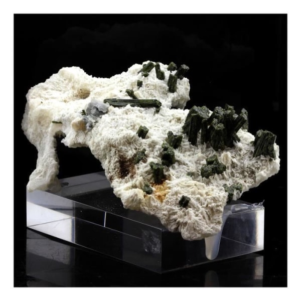 Stenar och mineraler. Epidot + Kalcit. 2047,0 ct. Cornillon, Bourg d'Oisans, Frankrike..