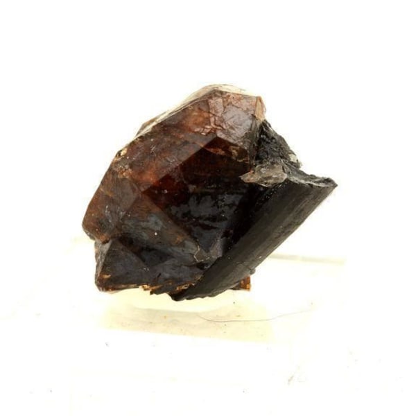 Sten og mineraler. Granat + turmalin. 123,5 øre. Sahannivotry Manandona, Madagaskar.