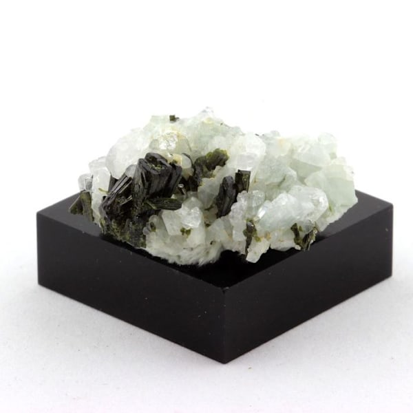 Sten og mineraler. Albite + Epidote. 56,89 øre. Saint-Véran, Hautes-Alpes, Frankrig.