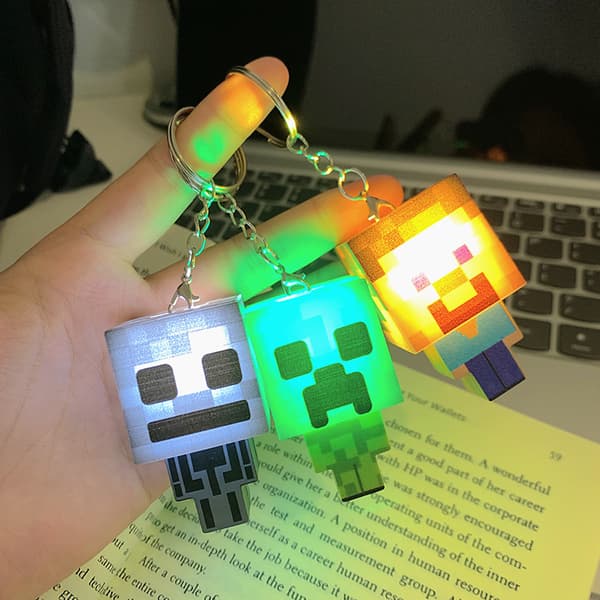 Minecraft-tema LED-belyst nyckelring, pixelkub-spelkaraktärsnyckelring, flerfärgade samlarväska-berlock Skeleton