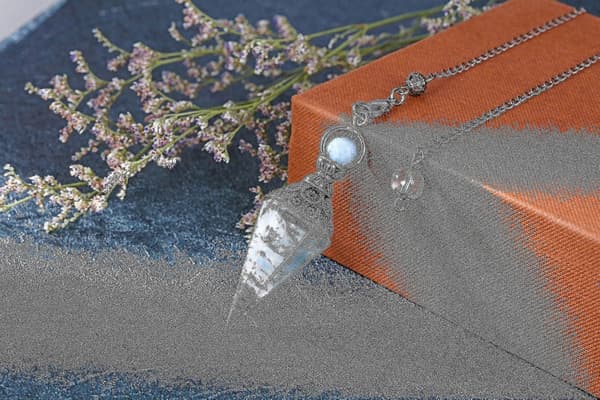 Chakrakristallpendel Hexagonal Reiki Healing Kristallpunkter Ädelsten Dowsing Pendel White