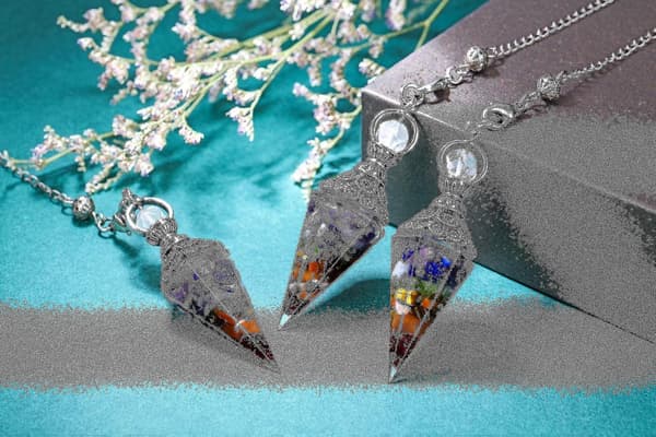 Chakrakristallpendel Hexagonal Reiki Healing Kristallpunkter Ädelsten Dowsing Pendel Gold