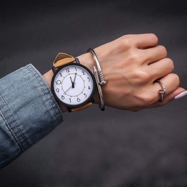Armbåndsur med kunstlæderrem - hvid/beige