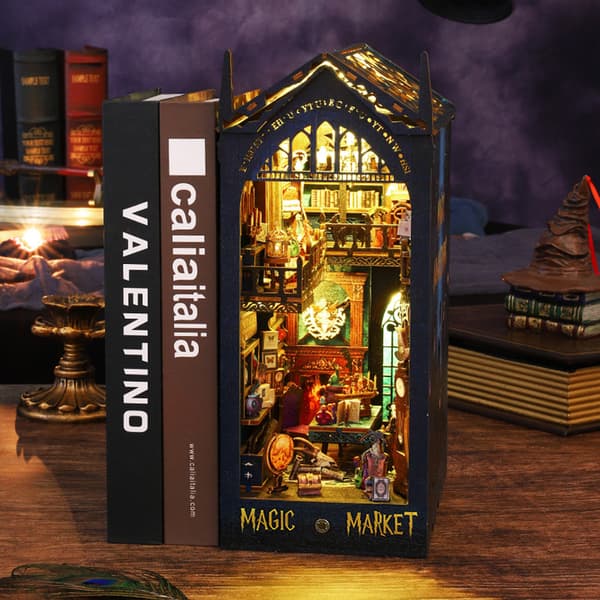 DIY Magics Bazaar Books Nooks Kit med enkel montering Dekorativa miniatyrer Kompatibel med vardagsrum A
