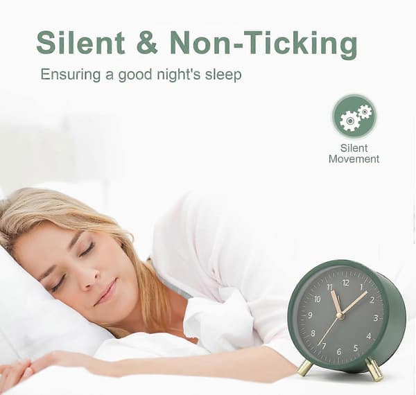Non-ticking Analog Alarm Clock, Metal Alarm Clock with Night Light, Silent Alarm Clock (Green)
