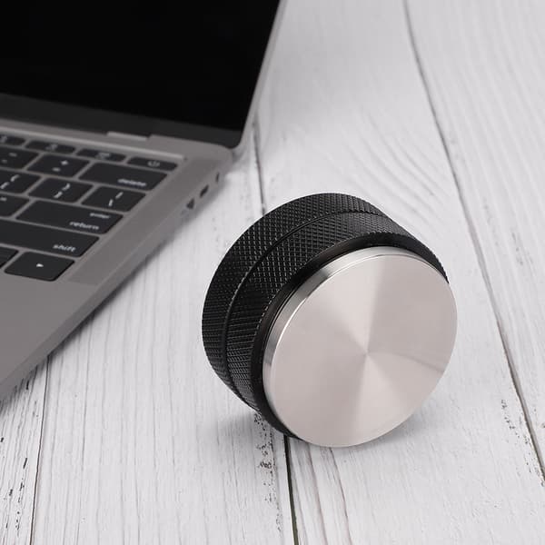 Kaffetamper i rustfritt stål med svart flat base, 58 mm, Aquaforge tilbehør til hjemmekaffemaskin