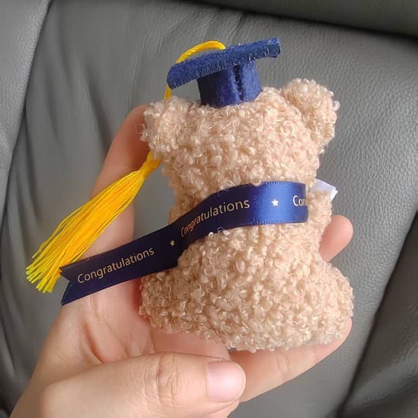 Bamsevedhæng med studenterhue til taskepynt Royal Blue 10cm
