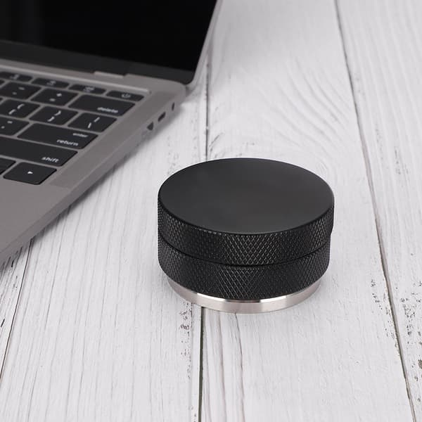 Kaffetampingstilbehør med flat base, svart rustfritt stål, 58 mm, Aquaforge