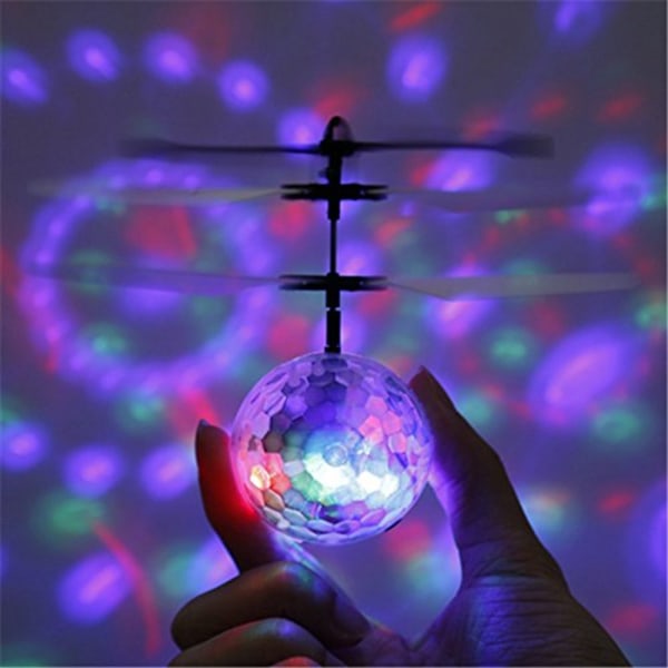 Lasten valaiseva sähköinen lentävä pallohelikopteri värikäs vilkkuva LED-valo infrapunatunnistin lelu lahja