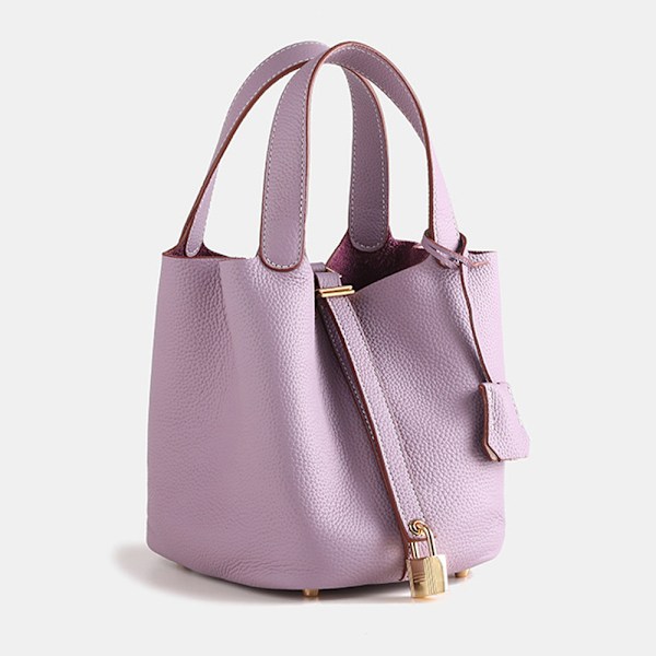 Stor Rummelig Lyslilla Læder Spandtaske med Lychee Design Perfekt til Daglig Brug Light purple