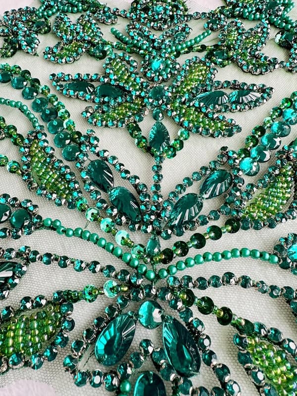 Rena handgjorda strass spetsapplikationstillbehör handsydda pärlor stenar trimlappar för flickbröllopsklänning (mörkgrön) : Konst, hantverk & Deepgreen