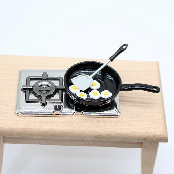 1:12 Miniatyrstekpanna och stekspade med pocherade ägg för dockhus kök
