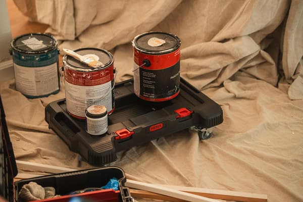 Keter Stack-n-Roll Dolly – Kraftig rullende basevogn med låsehjul Dolly Black/Red