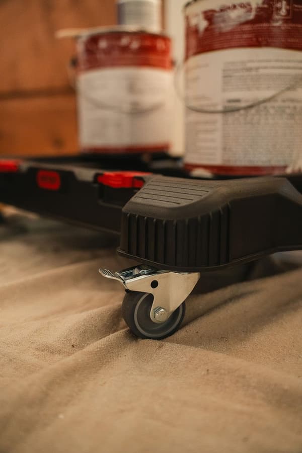 Keter Stack-n-Roll Dolly – Kraftig rullende basevogn med låsbare hjul Dolly Black/Red