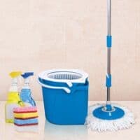 Mikrofibermopp med blå dobbel bøtte