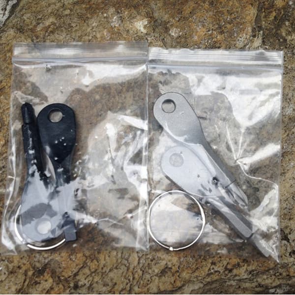 2 nycklar Rostfri nyckelring Set EDC Outdoor Multifun 黑色
