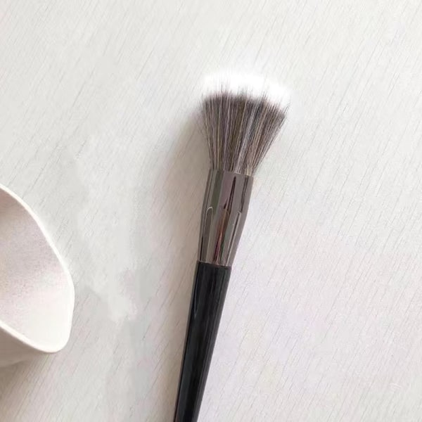 1 STK Kosmetisk børste Ansigtsmakeup Contour Foundation Powder Blush black A