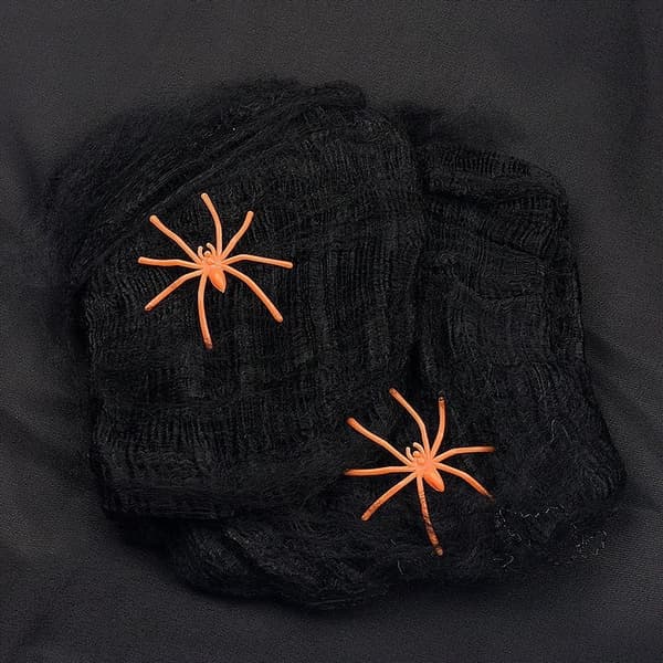 Halloween – Svart spindelnät/kobbväv med två spindlar (100g + 20 spindlar)